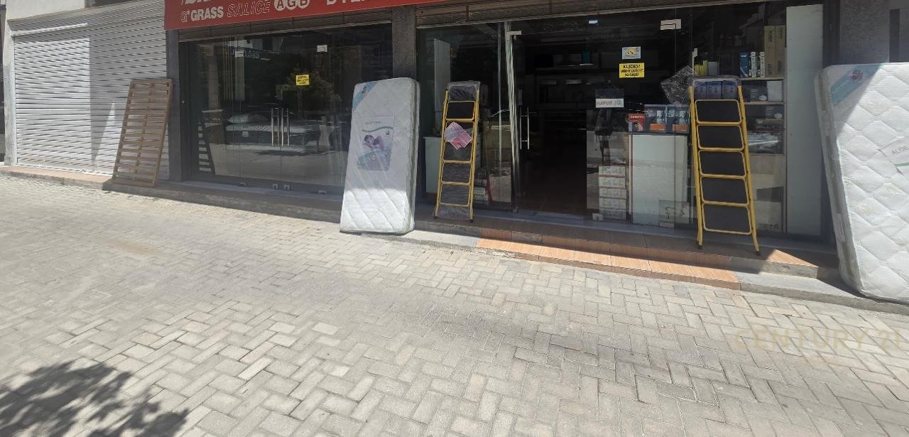 Commercial space for sale in Fier
