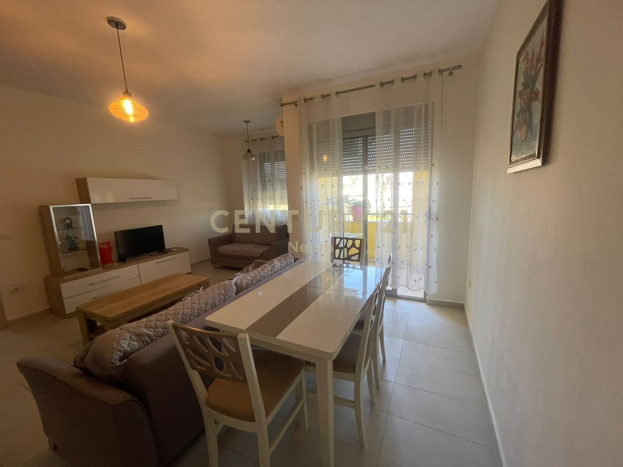 Qira Apartament 2+1 Liqeni Thate!