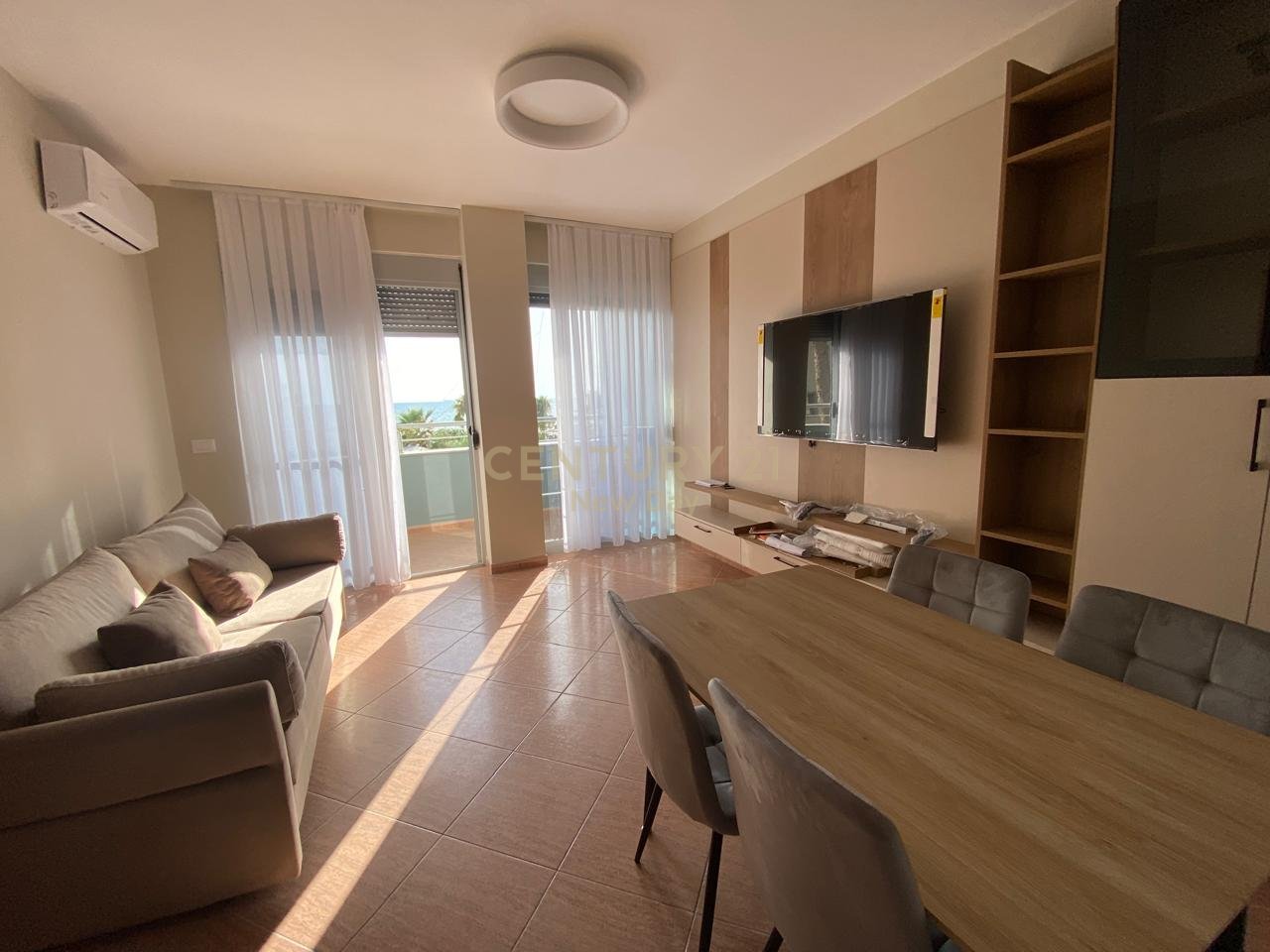 Appartamento con una camera da letto e garage in affitto a Shkembi i Kavajes!