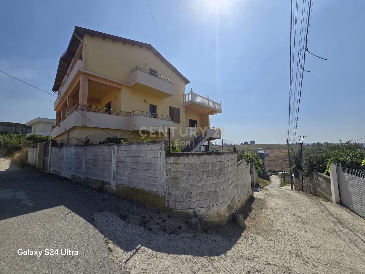 TERRENO+IMMOBILE+VILLA SU DUE PIANI IN VENDITA CON SOFFITTA (411m2 di costruzione)