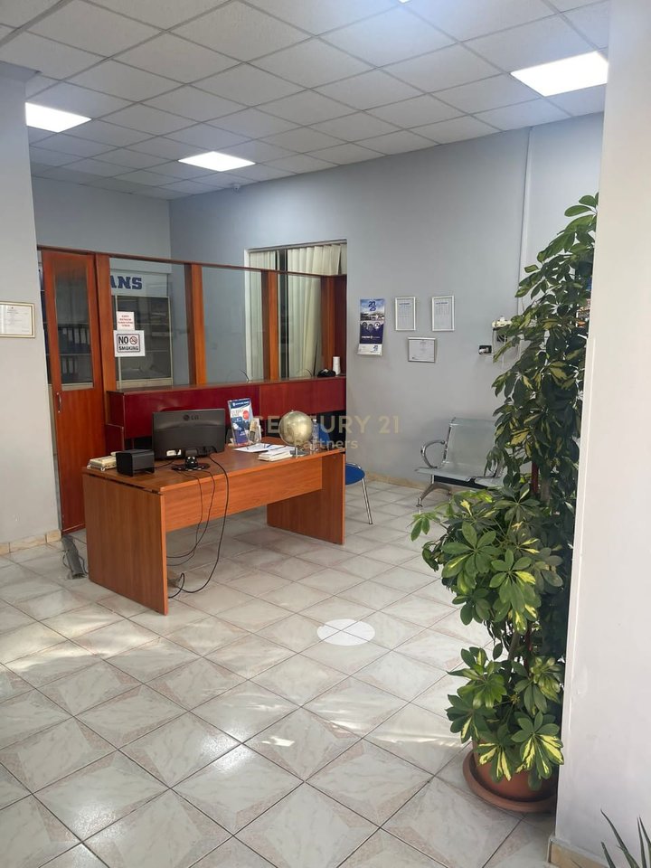 Ambient Komercial  Për Shitje në Lushnjë - 384,000.00€ | 96 m²