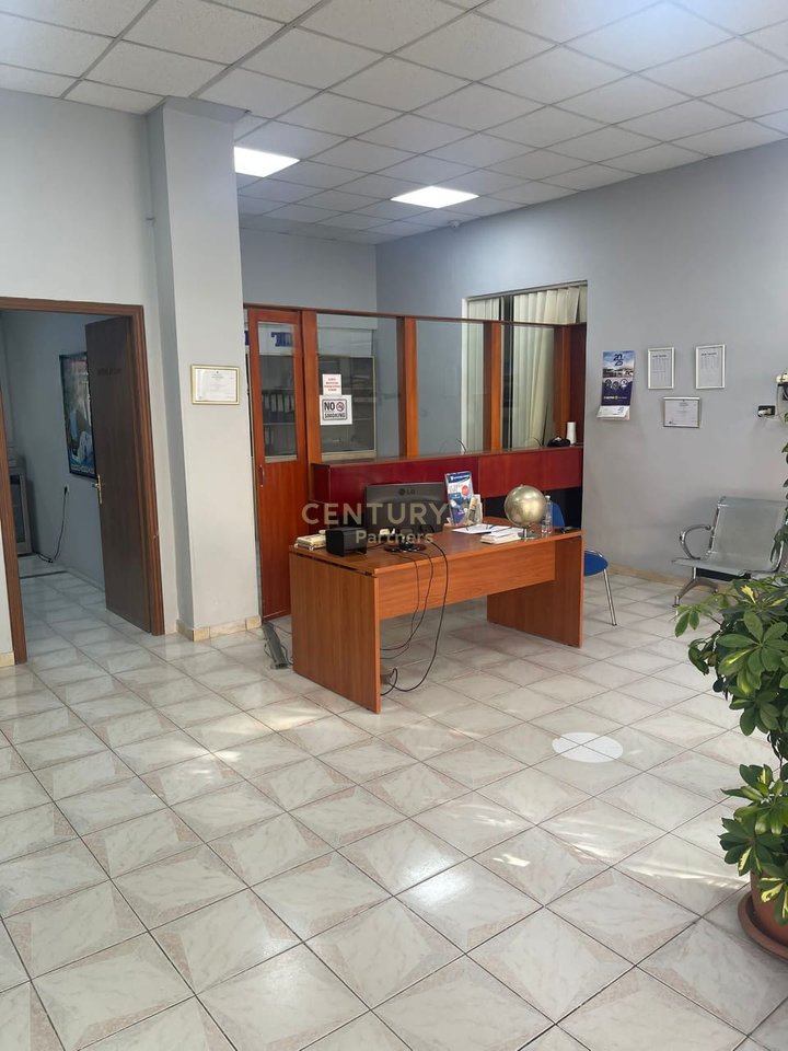 Ambient Komercial  Për Shitje në Lushnjë - 384,000.00€ | 96 m²