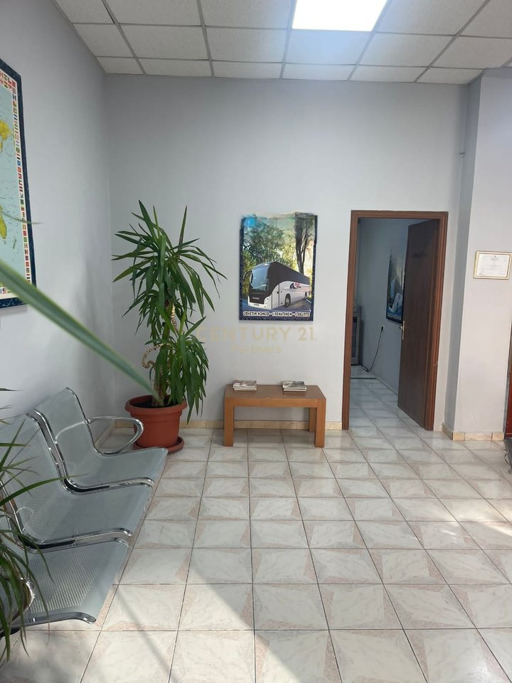 Ambient Komercial  Për Shitje në Lushnjë - 384,000.00€ | 96 m²