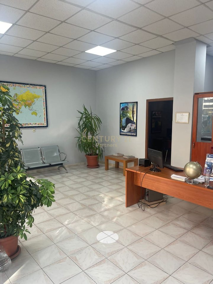 Ambient Komercial  Për Shitje në Lushnjë - 384,000.00€ | 96 m²