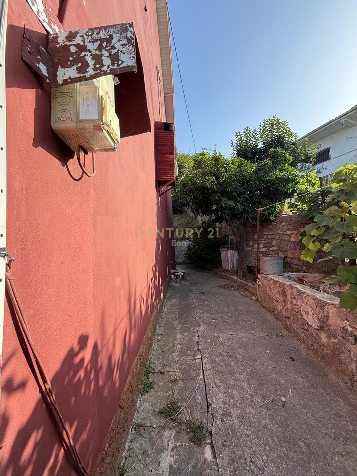 2-story villa for sale in the “Vila e Zogut” area, Durrës!