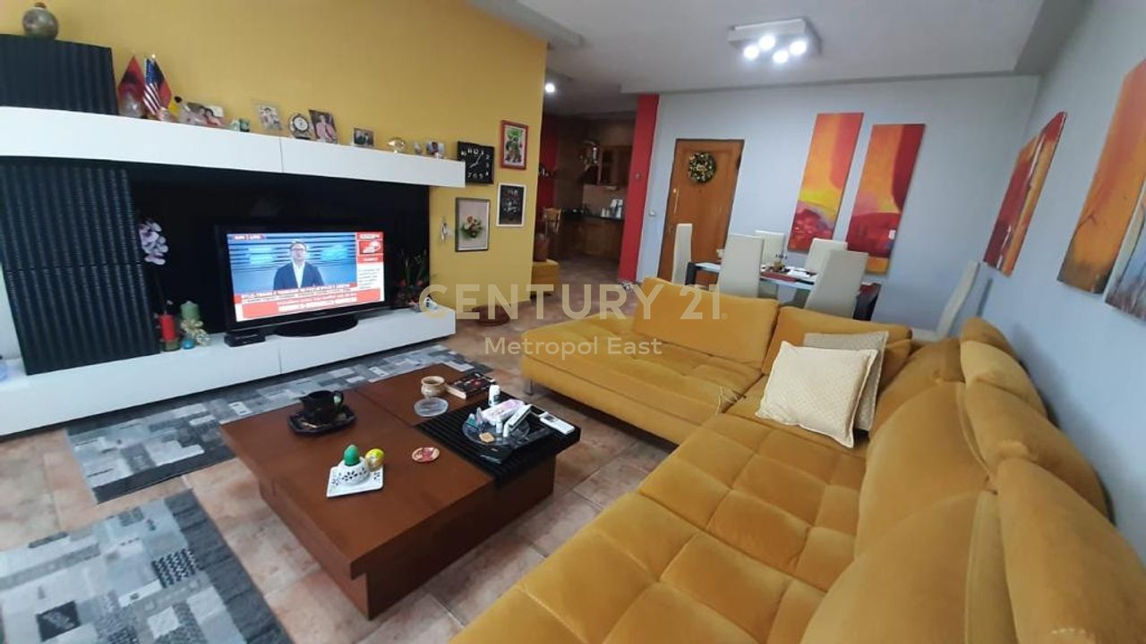 APPARTAMENTO 3+1 IN VENDITA IN VIA DIBRA VICINO A SHIK