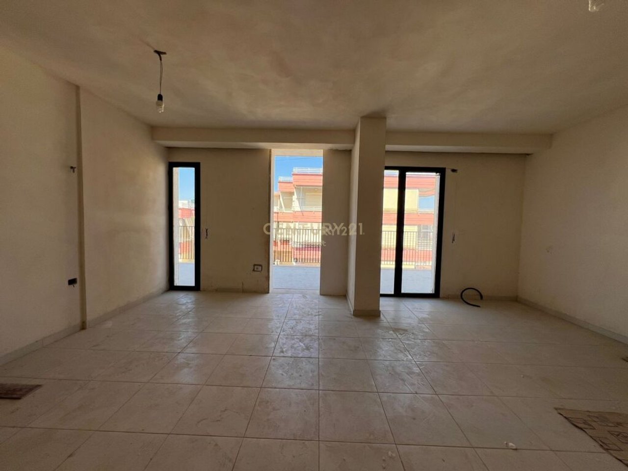 SHES APARTMENT 2+1+2 ON CIPAJ STREET IN VLORE!!!