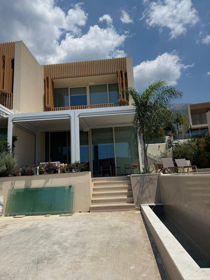 VILLA IN VENDITA, NELLA COSTA VERDE!