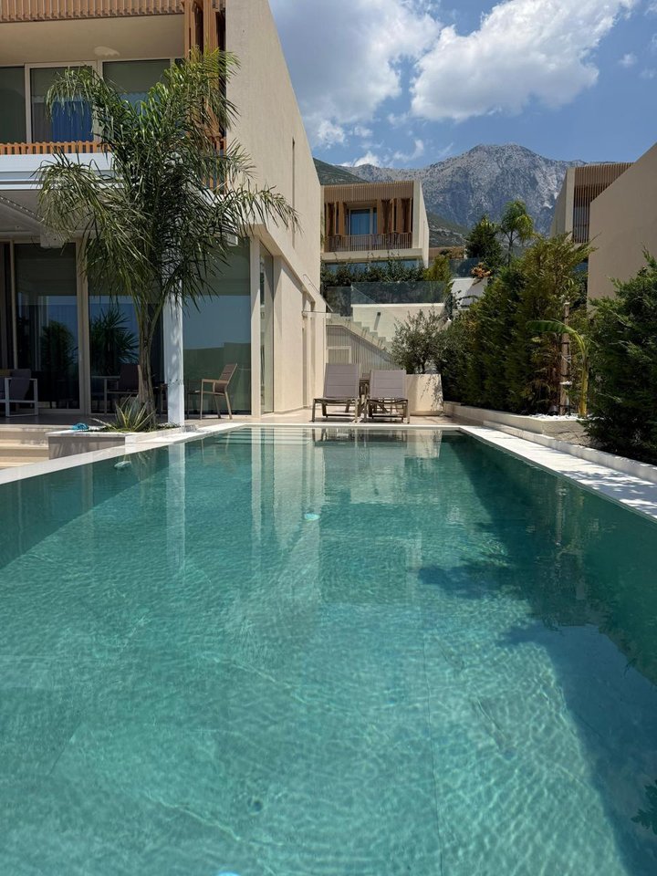 VILLA IN VENDITA, NELLA COSTA VERDE!