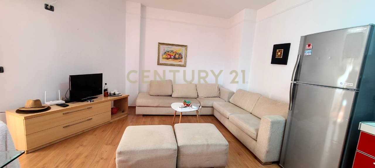Apartament 1+1 me qira në qendër të Tiranës