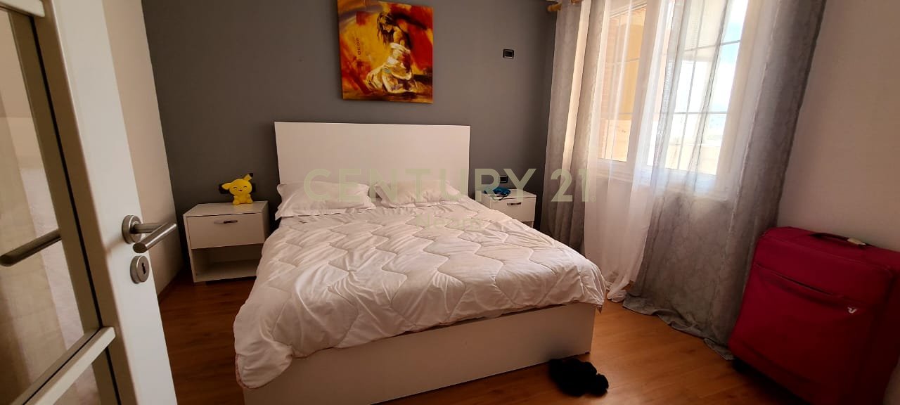 Apartament 1+1 me qira në qendër të Tiranës