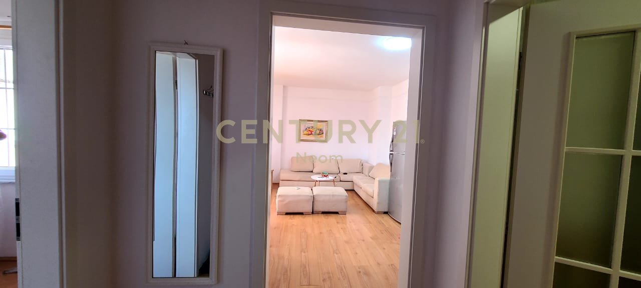 Apartament 1+1 me qira në qendër të Tiranës