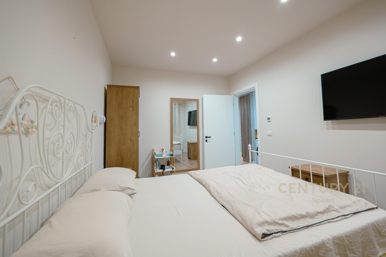 Super luxury apartment with 3 parking spaces in Vala Mar!!