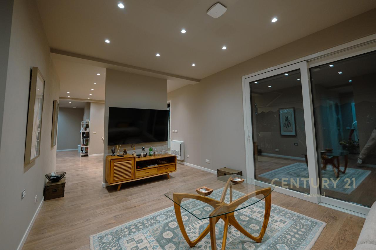 Super luxury apartment with 3 parking spaces in Vala Mar!!