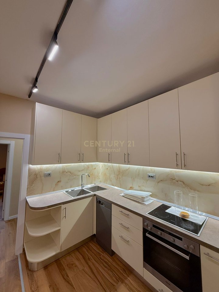 2+1 Apartment for Rent in the Paris Commune, Tirana - 1000€ | 103 m²