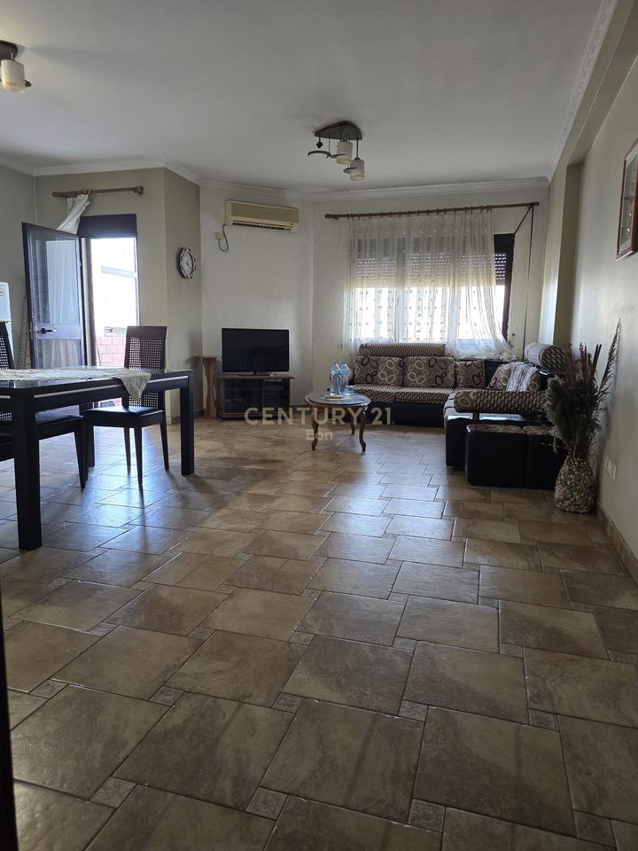 In Affitto Appartamento 2+1+2 a Durrës!