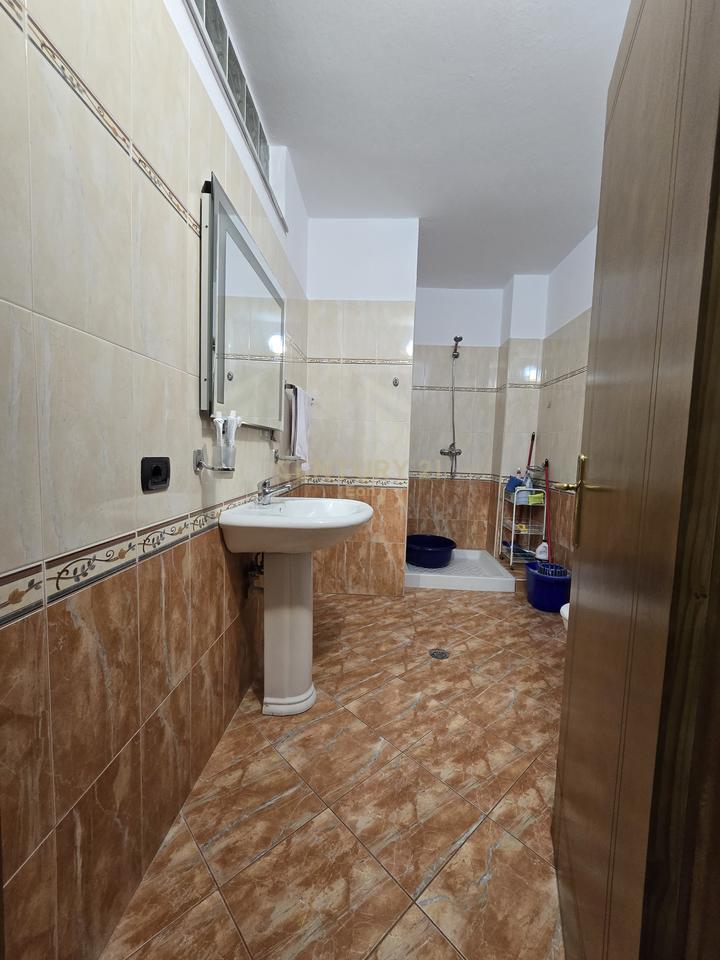 APPARTAMENTO 2+1+2 IN AFFITTO A DURAZZO!