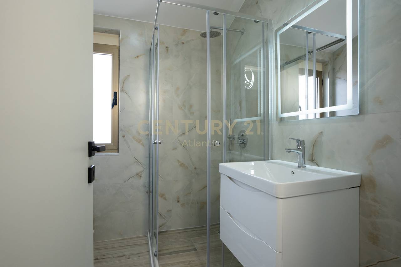 Apartament 2+1 me pamje deti për Shitje në Golem