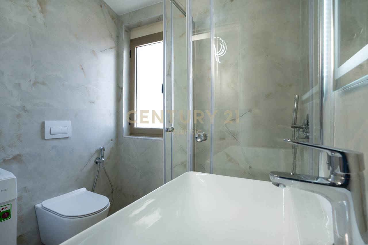 Apartament 2+1 me pamje deti për Shitje në Golem