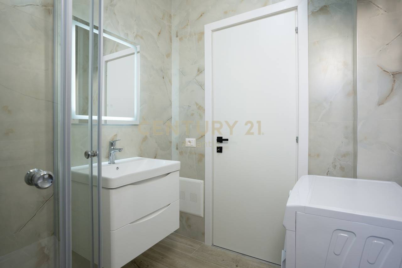 Apartament 2+1 me pamje deti për Shitje në Golem