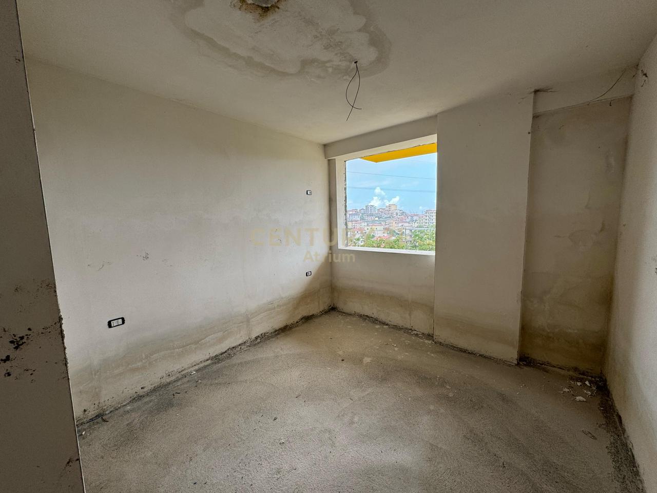 SHITET APARTAMENT 1+1+ BALLKON TEK KOMPLEKSI " TOM DOSHI " NE SHKOZE !!