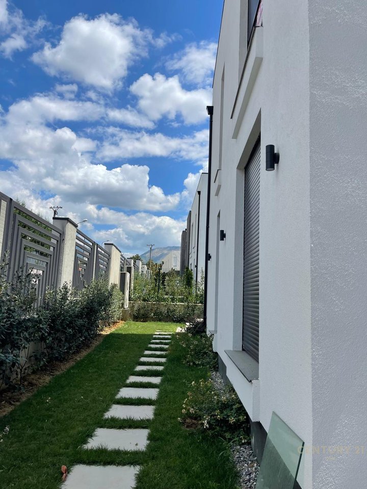 Villa for rent for residential use with a surface area of 330 m2 in the TEG area