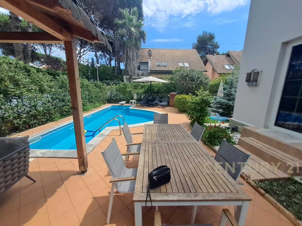Villa with Pool for Sale in Qerret, Durrës !!