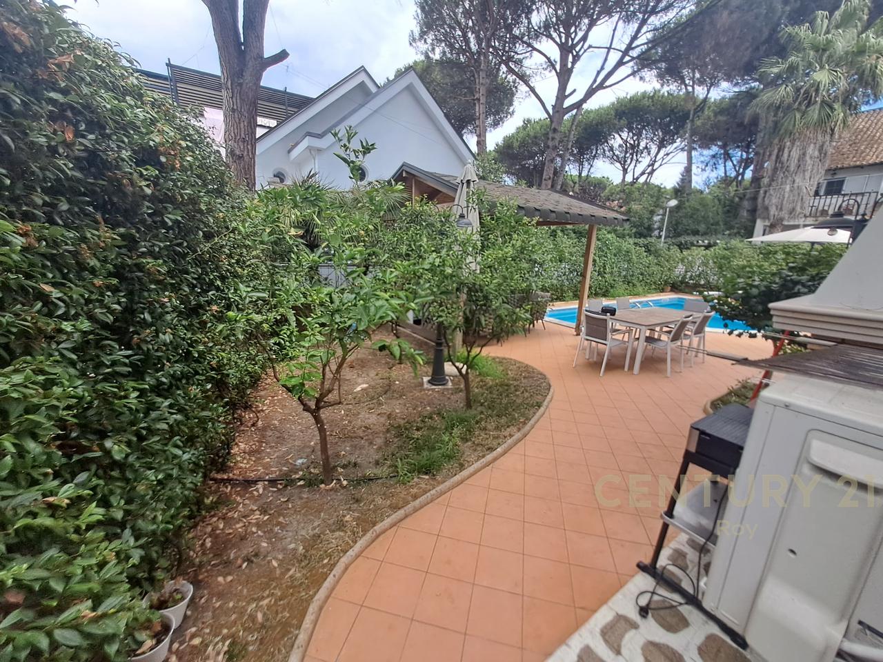 Villa with Pool for Sale in Qerret, Durrës !!