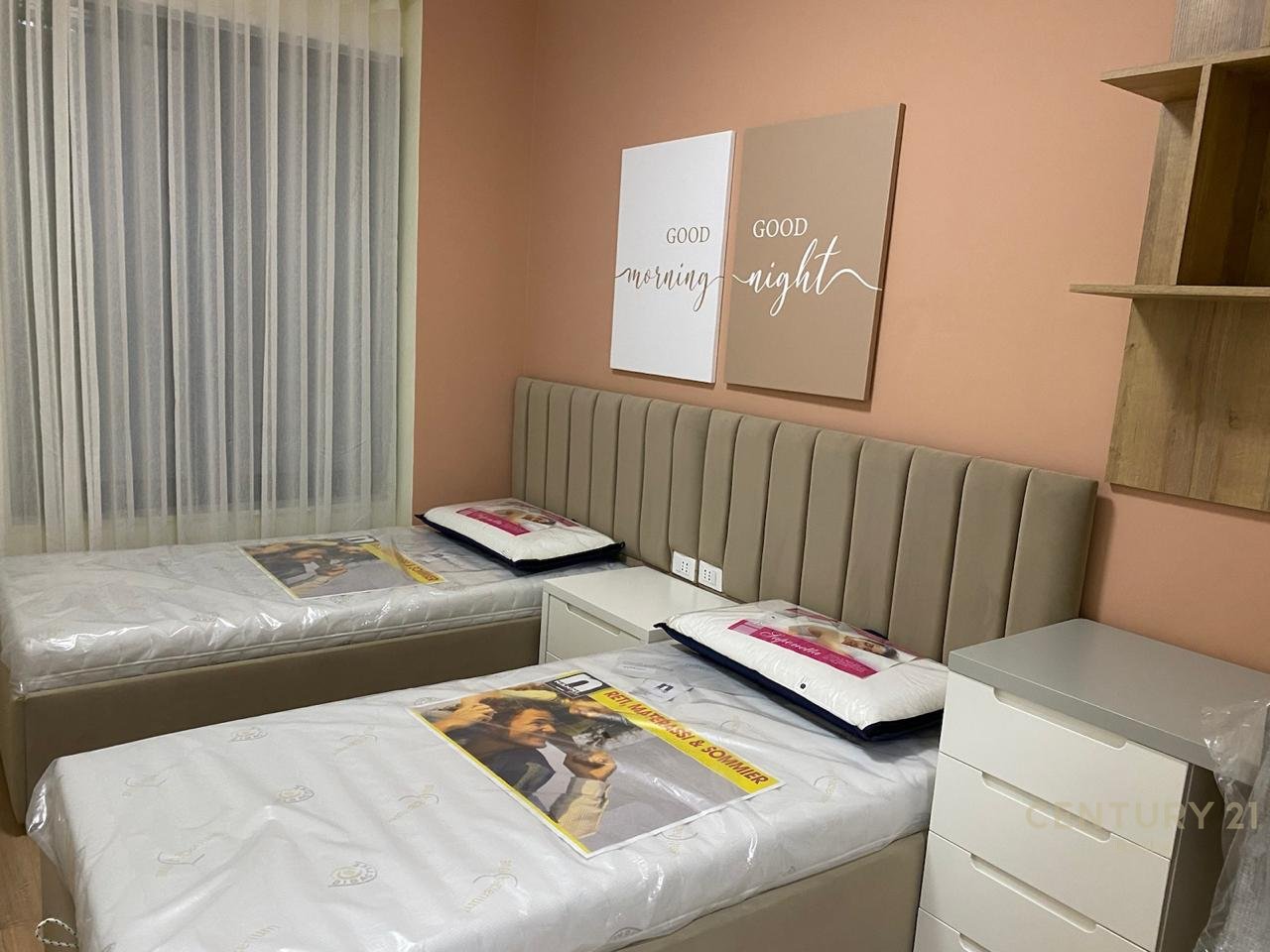 APARTAMENT 2+1+2 TEK ISH STACIONI I TRENIT (NE FILLIM TE BLV TE RI)!