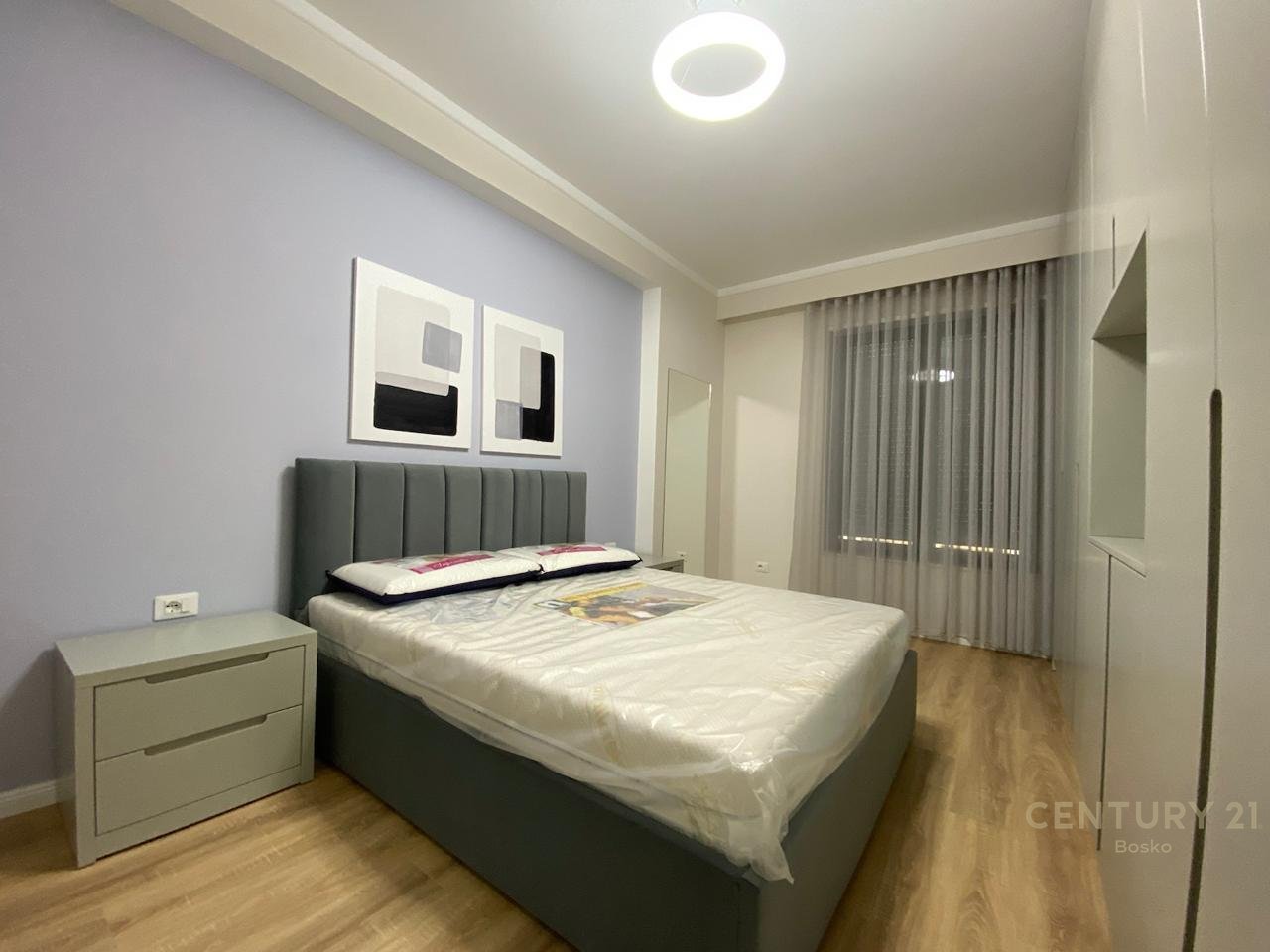 APARTAMENT 2+1+2 TEK ISH STACIONI I TRENIT (NE FILLIM TE BLV TE RI)!