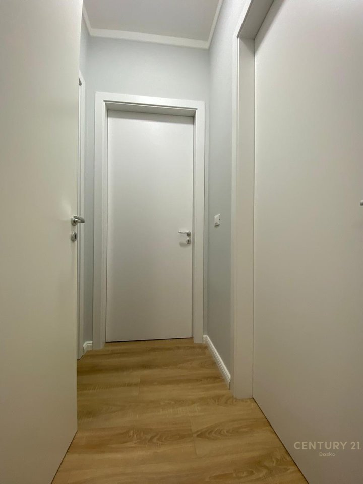 APARTAMENT 2+1+2 TEK ISH STACIONI I TRENIT (NE FILLIM TE BLV TE RI)!