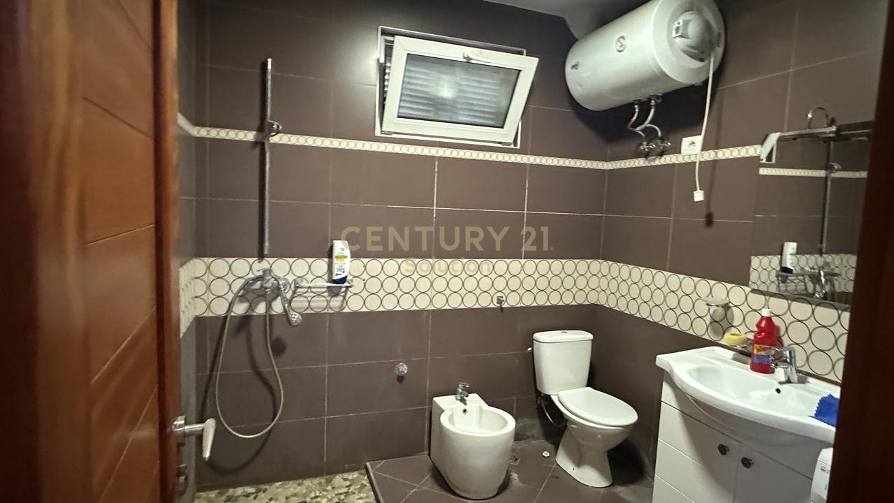 JEPET ME QIRA VILE TEK ISH TREGU ELEKTRIK !