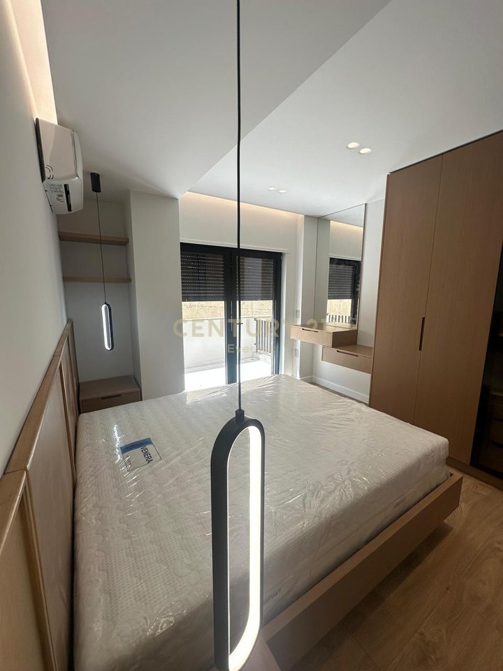 KODRA E DIELLIT 2, APARTAMENT 3+1+2+PARKIM PER QIRA
