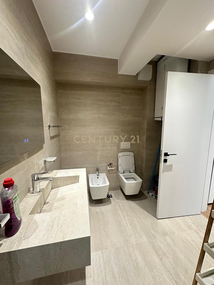 KODRA E DIELLIT 2, APARTAMENT 3+1+2+PARKIM PER QIRA