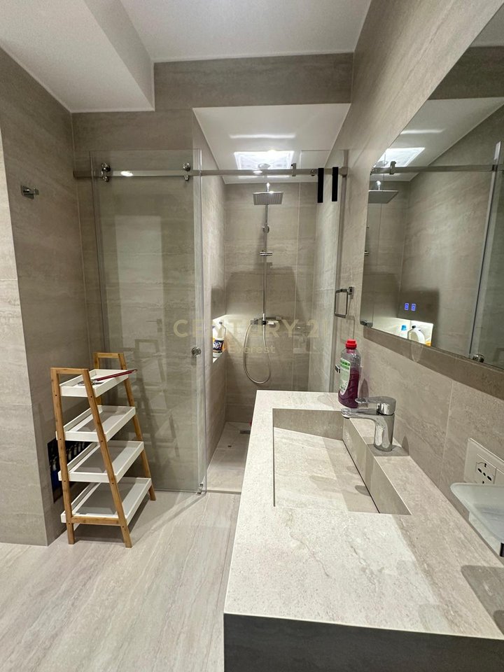 KODRA E DIELLIT 2, APARTAMENT 3+1+2+PARKIM PER QIRA