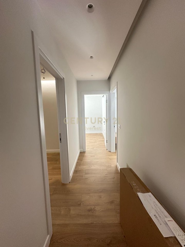KODRA E DIELLIT 2, APARTAMENT 3+1+2+PARKIM PER QIRA