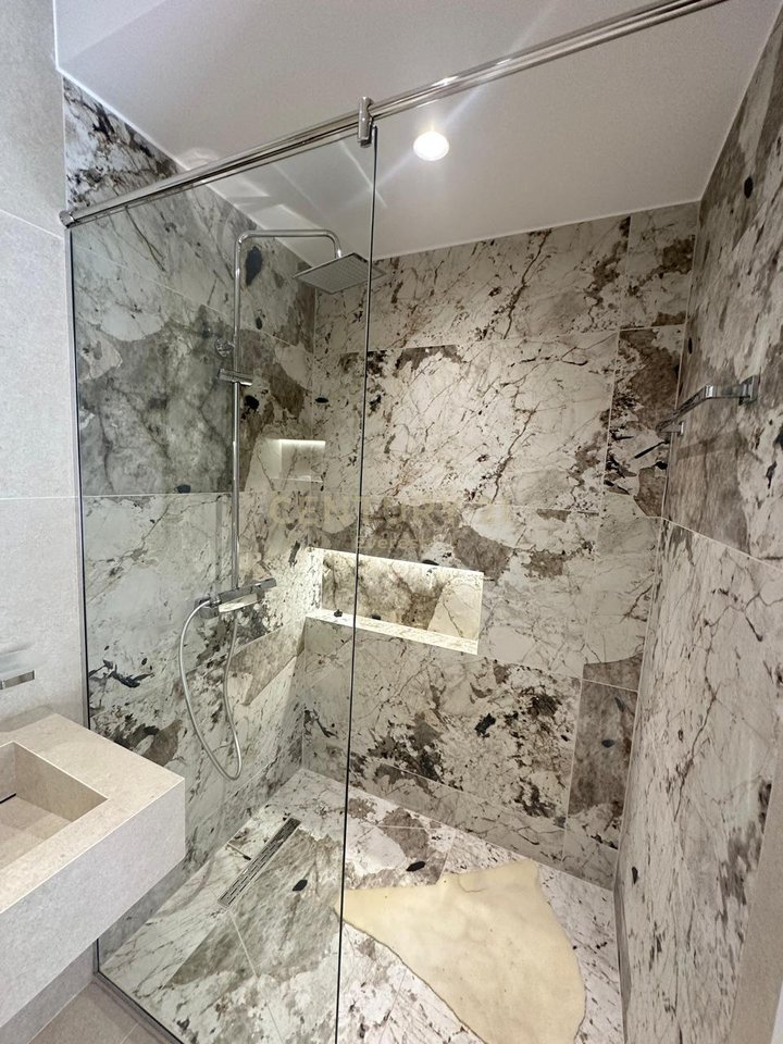 KODRA E DIELLIT 2, APARTAMENT 3+1+2+PARKIM PER QIRA