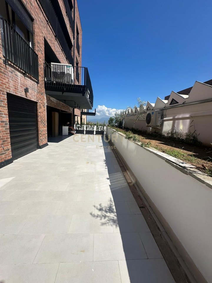 KODRA E DIELLIT 2, APARTAMENT 3+1+2+PARKIM PER QIRA