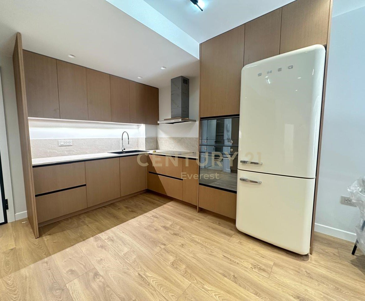 KODRA E DIELLIT 2, APARTAMENT 3+1+2+PARKIM PER QIRA