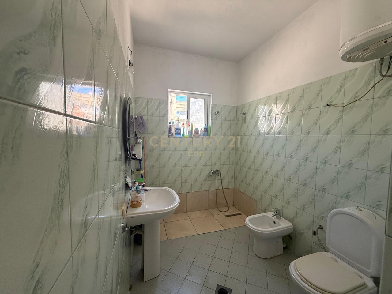 SUPER VILLA IN VENDITA NEL QUARTIERE 17, DURAZZO!!!