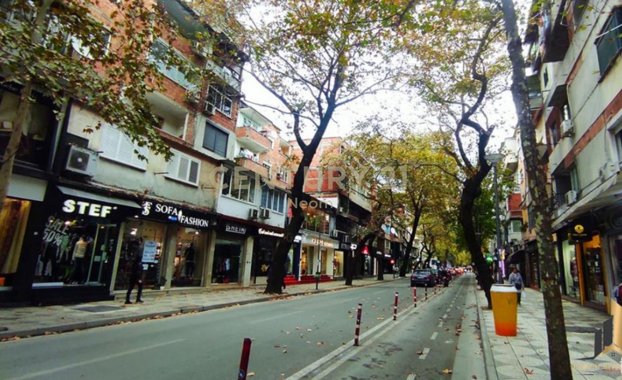 2 Shops for Rent in – Center!