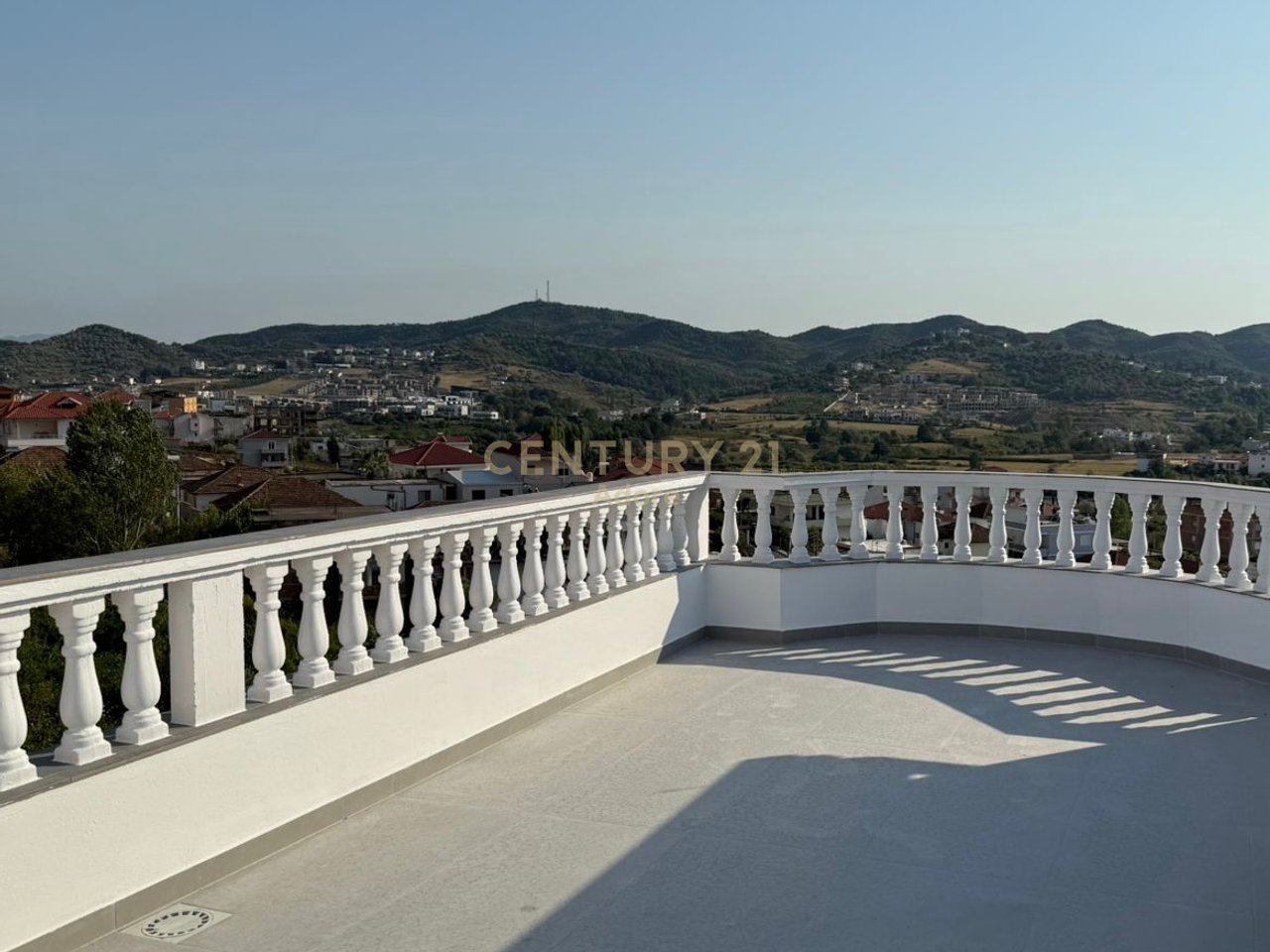 Three-Room Villa for Rent in Sauk të Ri