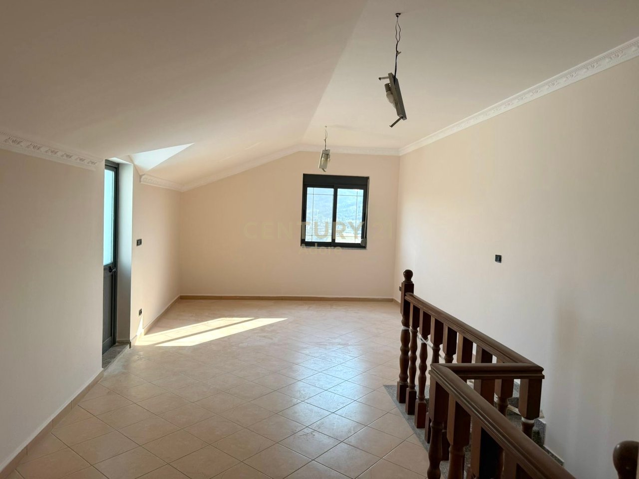 Three-Room Villa for Rent in Sauk të Ri
