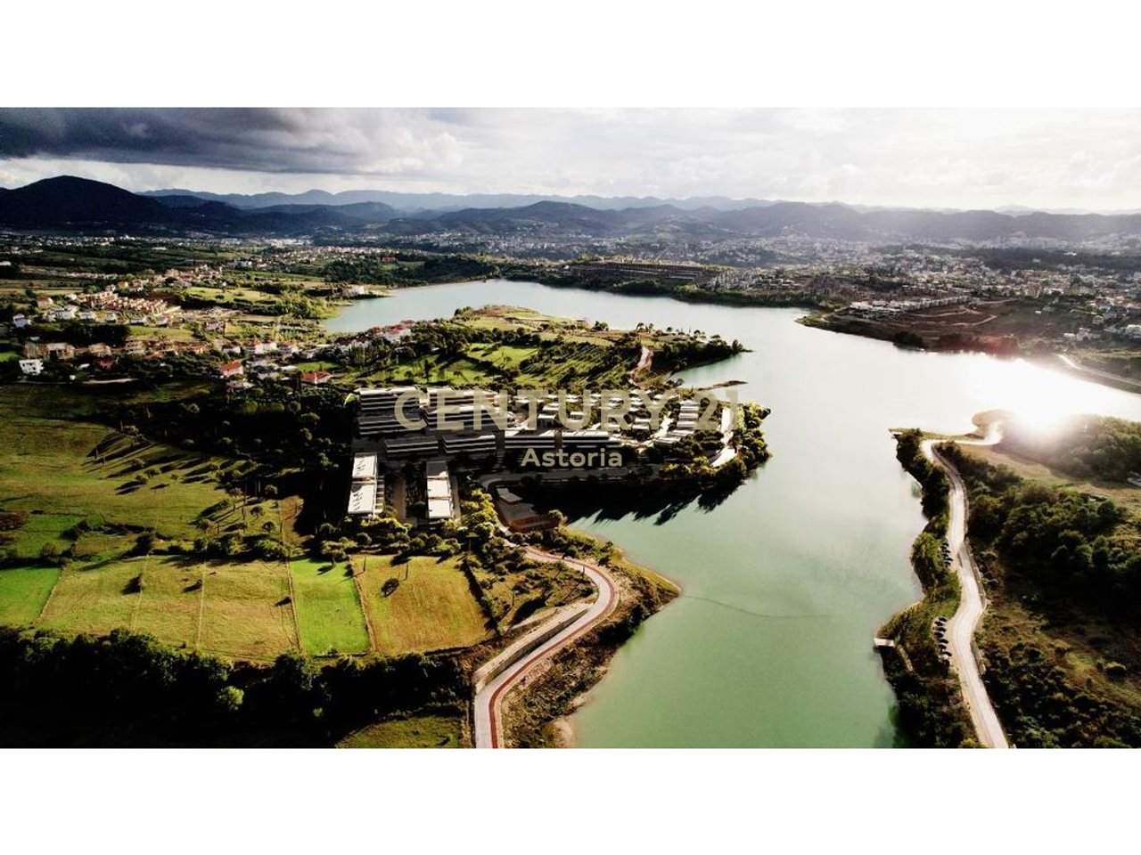 Appartamento 1+1 con veranda e vista lago nella residenza Farka Lake Front.