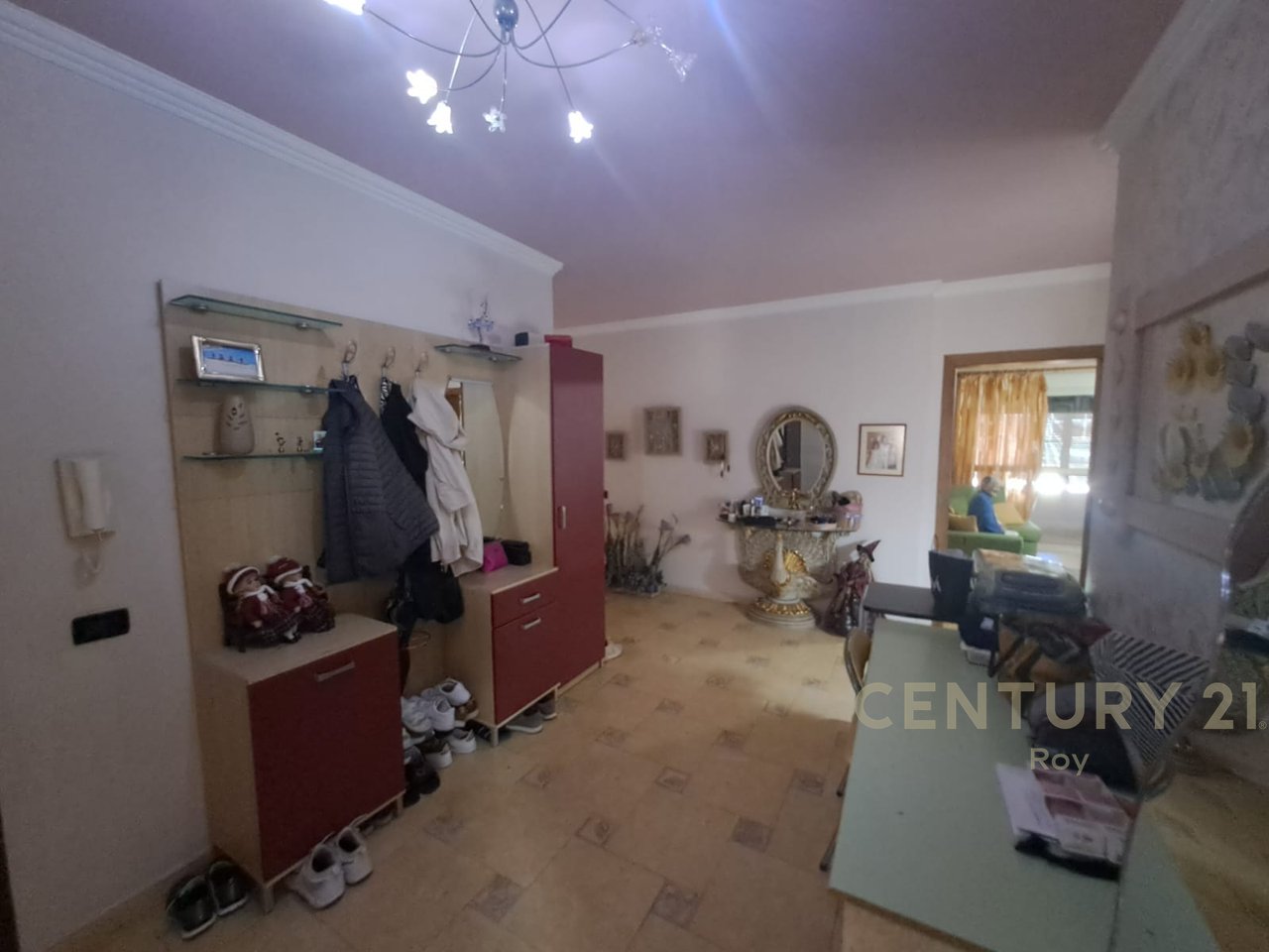 APARTMENT FOR SALE 4+1+2 IN NEIGHBORHOOD NO.6 NEAR SOTIR NOKA GARDEN.!!