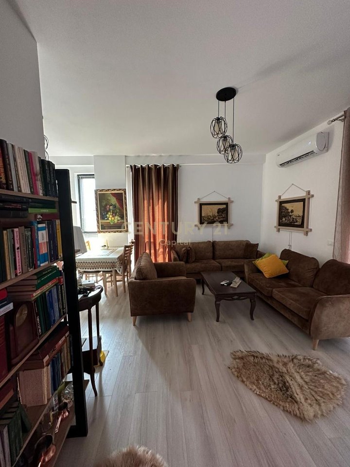 Apartment 2+1+2 at Durrësi Restaurant, Tirana