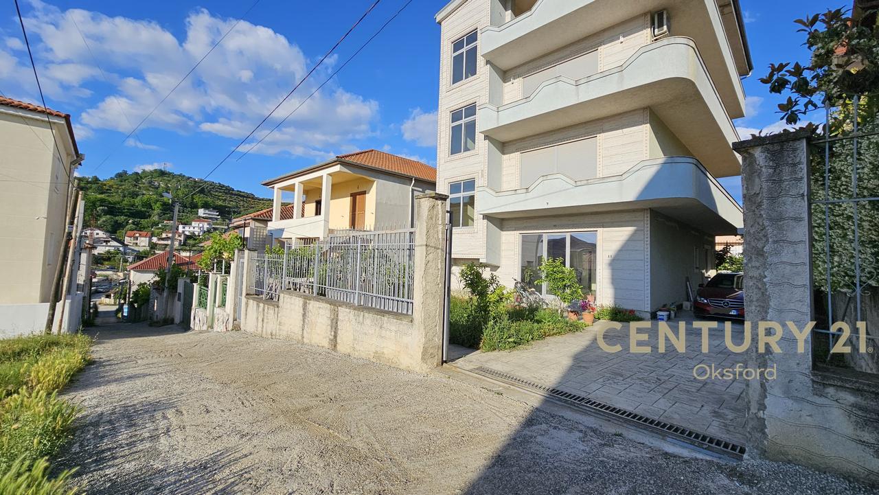 4-STOREY VILLA WITH YARD, FOR SALE IN KOMBINAT