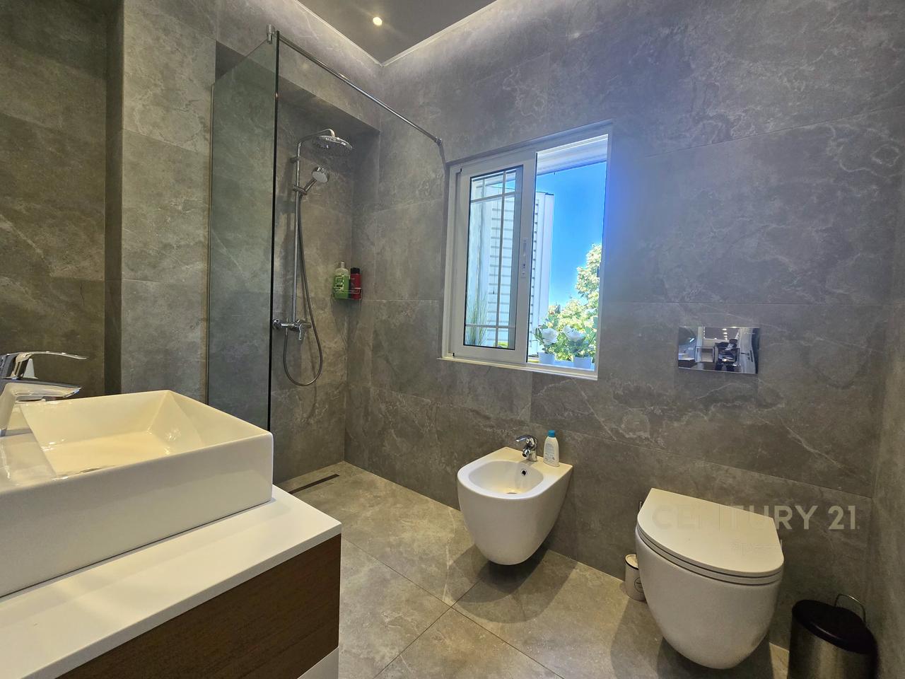 Villa Individuale Premium in Vendita a Dhërmi
