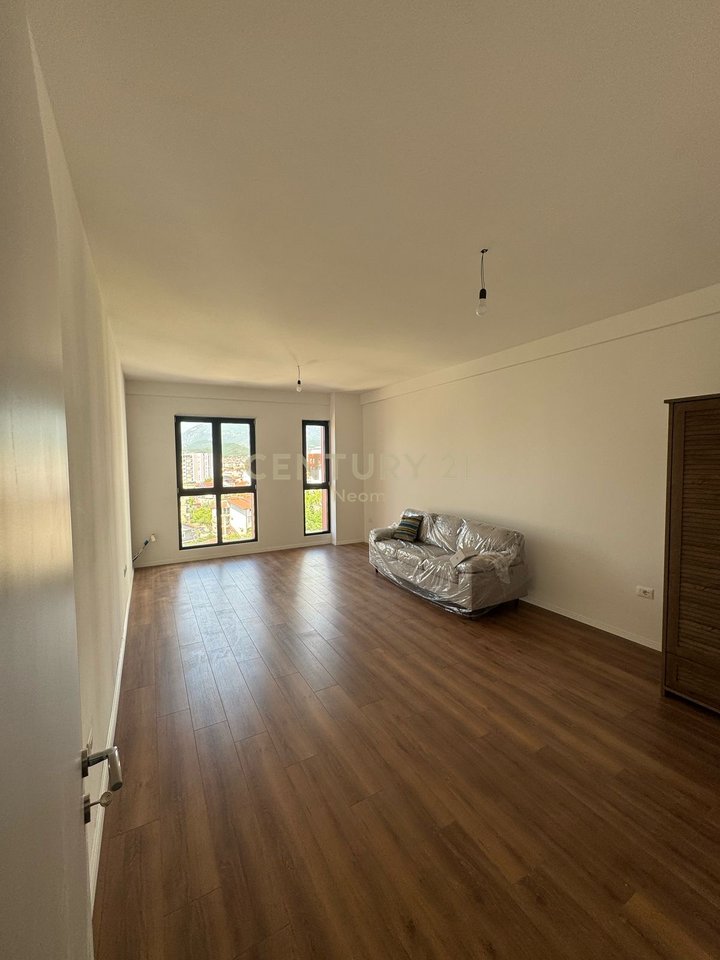 2+1 apartment for sale in Arlis, Farmacia 10!