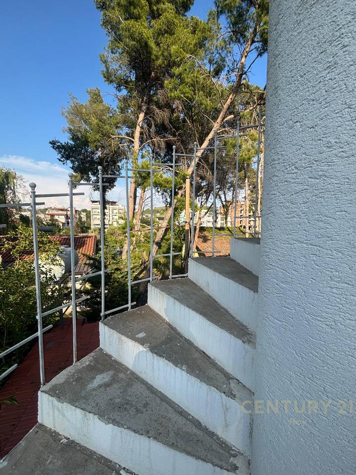 VILLA A 3 PIANI – 150M DAL MARE, – IN AFFITTO